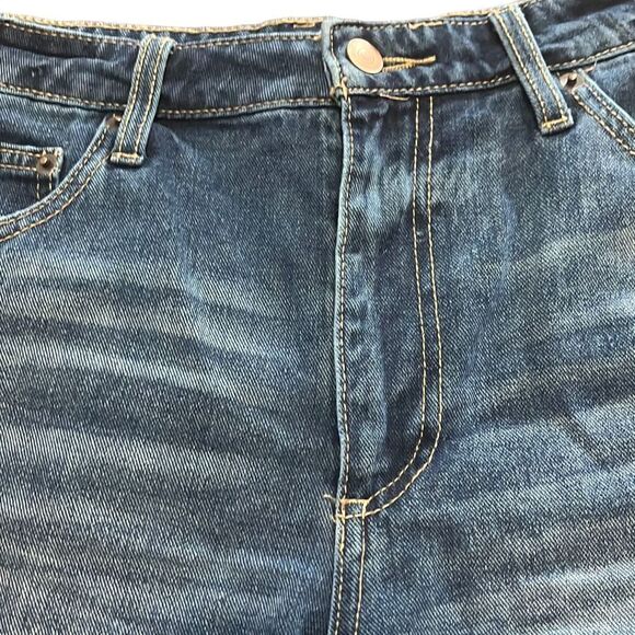 No boundaries distress short size 11 - Picture 2 of 8